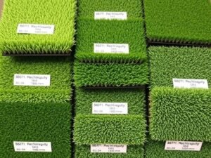 أنواع مختلفة من الثيل الصناعي بارتفاعات وكثافات متنوعة