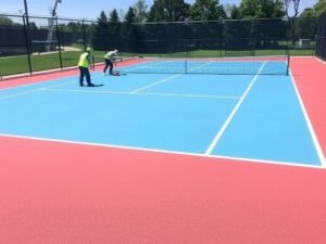 تركيب أرضية أكريليكية لملعب تنس ضمن مشروع تجهيز ملاعب تركيب أرضية أكريليكية لملعب تنس ضمن مشروع تجهيز ملاعب
