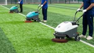 عمليات الصيانة الدورية لملاعب كره القدم بالعشب الصناعي