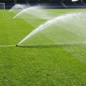 ملعب كرة قدم بالعشب الطبيعي مع نظام ري متطور