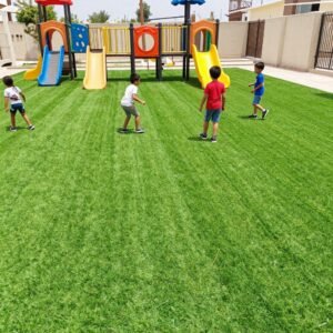 تركيب ثيل صناعي في ملعب أطفال بالكويت