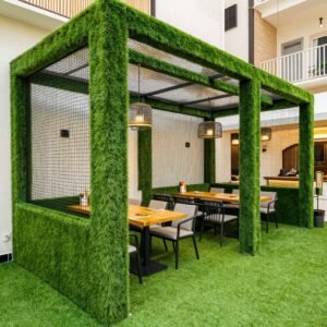 مساحة تجارية مزينة بالعشب صناعي امغره شبك تركي