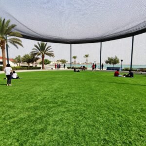 مساحة عامة مع عشب صناعي امغره شبك تركي