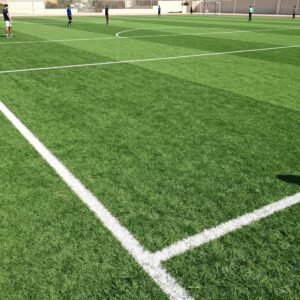 ملعب رياضي بعشب صناعي في الكويت