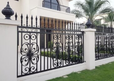 سور تركي فاخر يحيط بمنزل عصري في الكويت